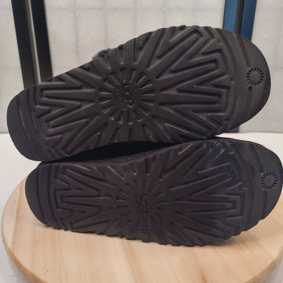 UGG Bailey Button Triplet II Black Sheepskin Shearling Boots Women US 7 - Picture 14 of 16